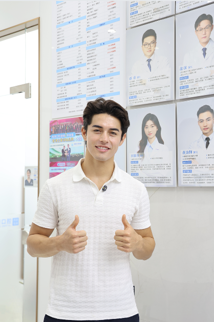 Joao因為牙齒問題嚟到維港口腔尋求治療 Joao因為牙齒問題嚟到維港口腔尋求治療