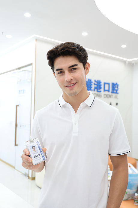 Joao以「一日明星店長」身份現身維港口腔 Joao以「一日明星店長」身份現身維港口腔