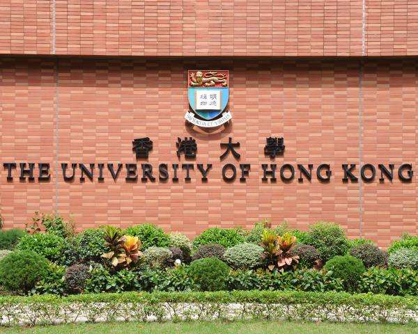 香港大學學生到維港歡樂口腔箍牙