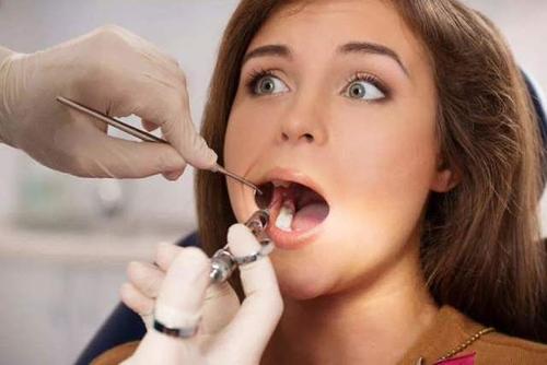 拔牙後什麼時候可以刷牙、漱口呢？拔牙後需要復診嗎？