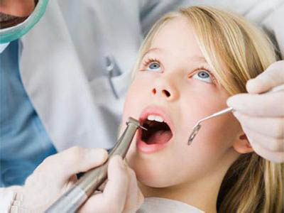 父母如何幫助孩子保護牙齒？